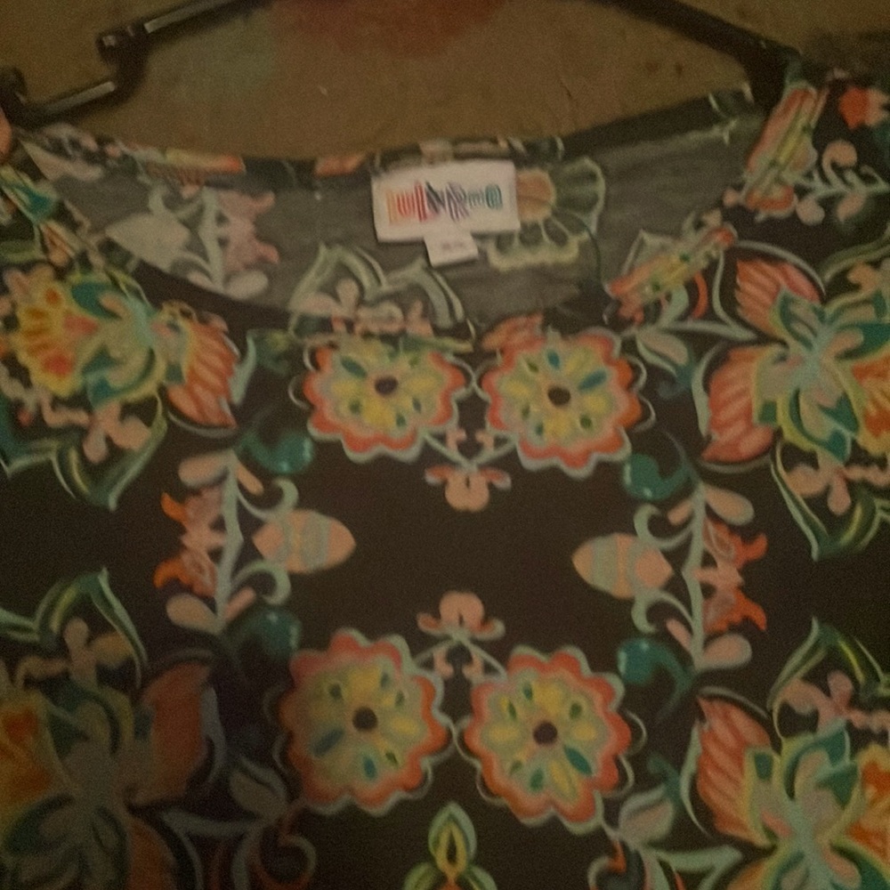 LulaRoe shirt size xs brand new !!